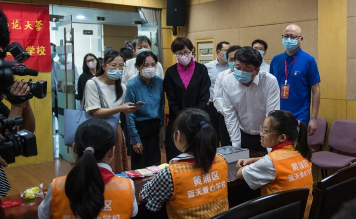 【图6-3】上海副市长陈群调研照片